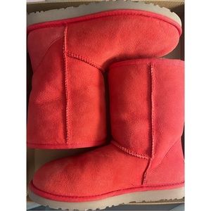 Uggs - Red Classic Short - Size 7 - New With Box
